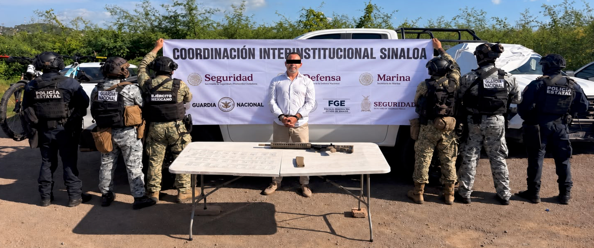 Detienen a hombre con 206 dosis de fentanilo y un arma larga en Villa Unión, al sur de Mazatlán