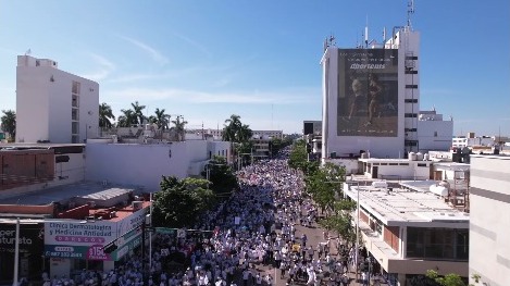 “Todavía podemos recuperar la paz”, marchan en Culiacán ante pugna entre grupos delictivos