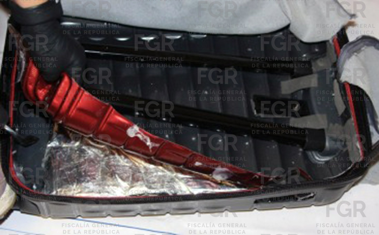 Detectan casi cinco kilos de cocaína en maleta en el aeropuerto de Cancún; imputado queda en prisión - Noticaribe