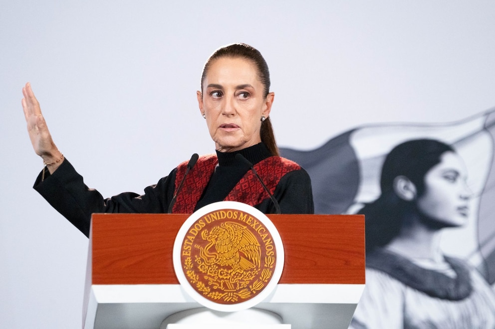 La Mañanera de la presidenta Claudia Sheinbaum hoy viernes 9 de octubre: decreto de seguridad para las redes sociales, reunión con Ronald Johnson, trata de personas en Tlaxcala, entre lo relevante