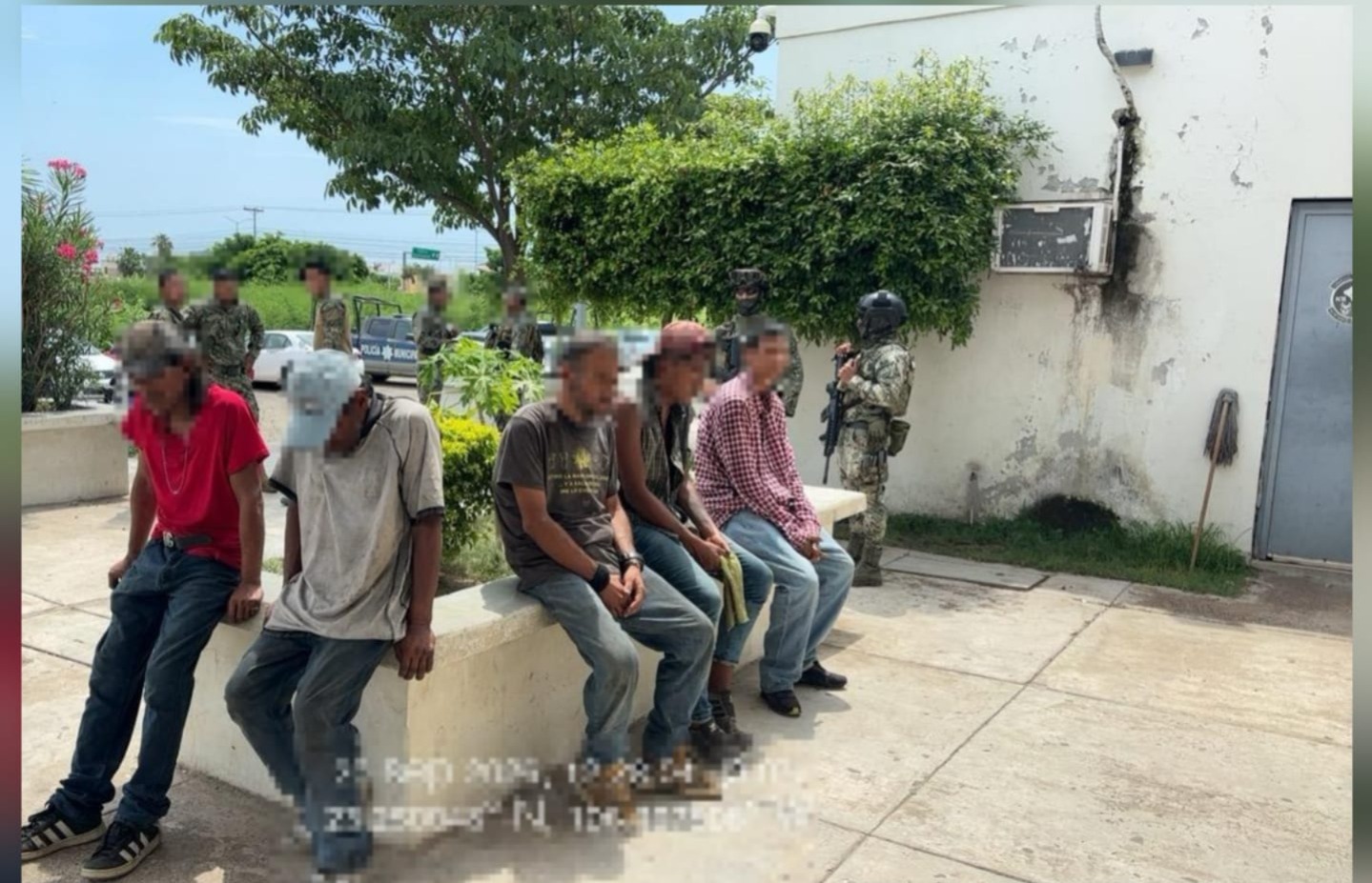 Marina detiene a cinco personas y asegura explosivos, droga y armas en Mazatlán, Sinaloa