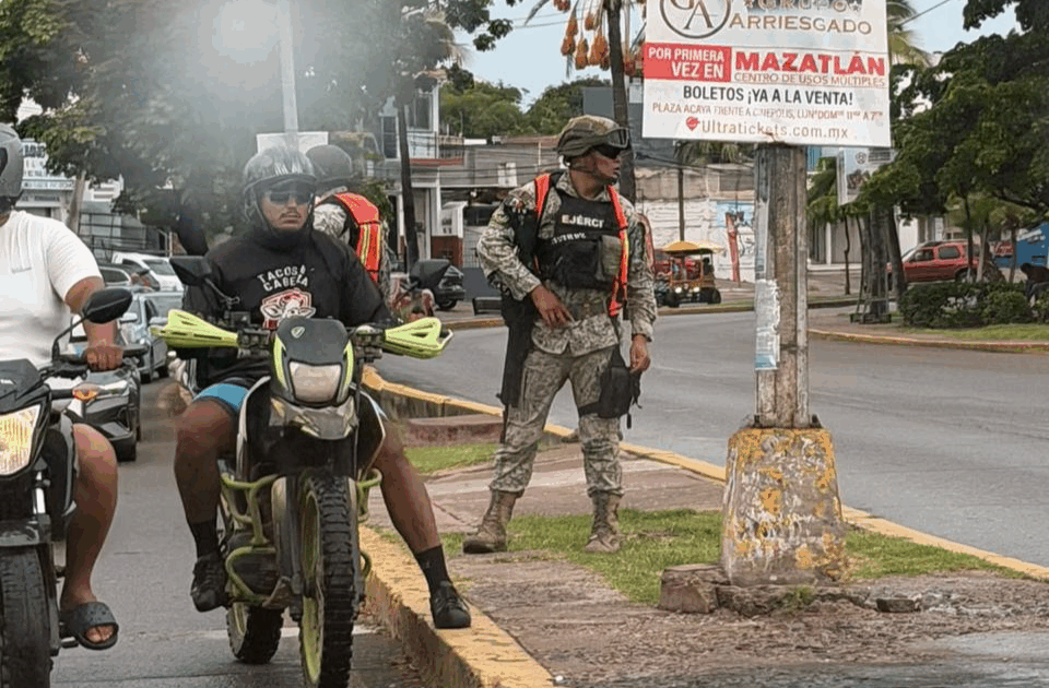 Hay soldados hasta en los semáforos y la violencia no cesa en Mazatlán